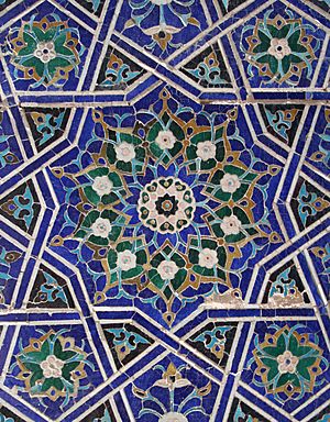 Archivo:Samarkand Shah-i Zinda Tuman Aqa complex cropped2