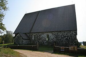 Archivo:Sastamalan kirkko tielta