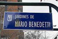 Archivo:Señal jardines Mario Benedetti, Madrid