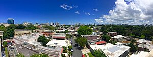 Archivo:Skyline of San Juan, Puerto Rico (2016)