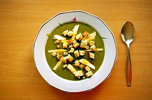 Archivo:Sorrel soup with egg and croutons (Zupa szczawiowa z jajkiem i grzankami)