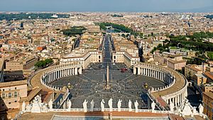 Archivo:St Peter's Square, Vatican City - April 2007