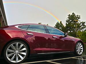 Archivo:Tesla Model S and rainbow