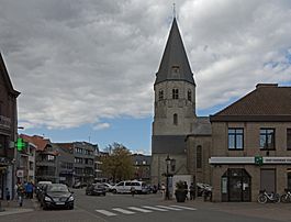 Archivo:Torhout, de Sint Pietersbandenkerk oeg87619 foto5 2015-09-26 15.45