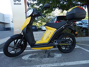 Archivo:Torrot Muvi Lateral 01