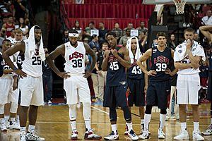 Archivo:USA basketball players react to Paul George's injury 140801-F-AT963-887