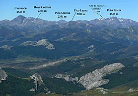 Archivo:Vistas desde el pico Tres Mares hacia la Montaña Palentina
