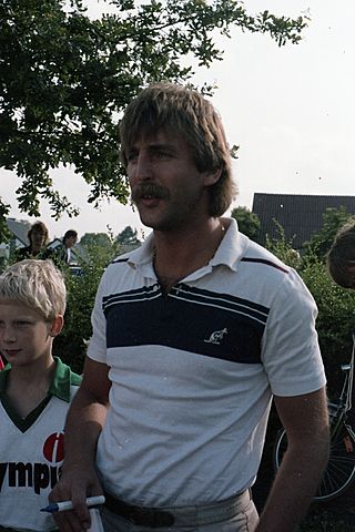 1984-07-19 BerlinDruck spielt Fußball 017.jpg