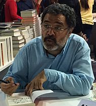 Archivo:Ahmet Ümit at Kocaeli Book Exhibition, May 2016 (2)
