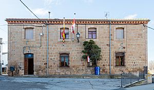 Archivo:Ayuntamiento, Coscurita, Soria, España, 2015-12-29, DD 88