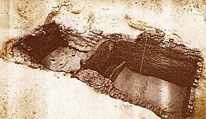 Archivo:Chambers B17 and B18 (Umm el-Qa'ab)