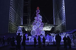 Archivo:Christmas decoration at the Grand Arche