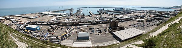 Archivo:Dover Harbour panorama