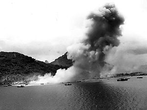 Archivo:Dublon Island under bombing attack