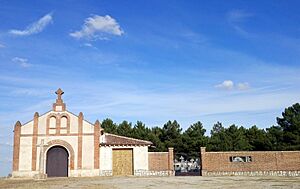 Archivo:Ermita de Nuestra Señora de la Soledad y cementerio de San Martín y Mudrián