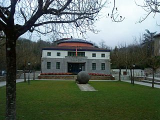 Etxebarria, casa consistorial.JPG