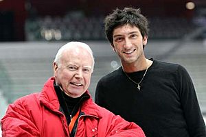 Archivo:Evan Lysacek and Frank Carroll 2007-2008 GPF