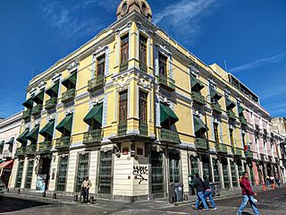 Fachada del Museo Bello y González.jpg