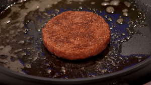 Archivo:First cultured hamburger fried