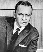 Archivo:Frank Sinatra in Marrage on the Rocks (1965)