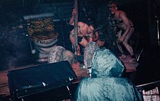 Archivo:Gwar toilet stage