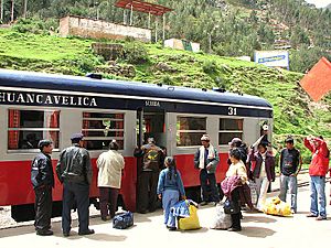 Archivo:Huancavelica station motor31 2007 side