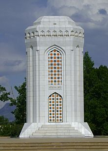 Archivo:Huseyn Javid Mausoleum at Nakhchivan