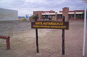 Archivo:Ingreso a Ischigualasto - San Juan, Argentina