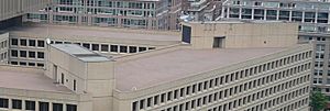 Archivo:J Edgar Hoover Building penthouses 2012