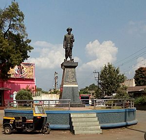 Archivo:Jyotiba phule statue