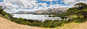 Archivo:Laguna de Yahuarcocha, La Dolorosa del Priorato, Ecuador, 2015-07-21, DD 31-33 PAN