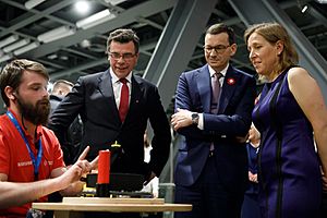 Archivo:Mateusz Morawiecki wraz z Susan Wojcicki prezesem YouTube odwiedzili Centrum Nauki Kopernik