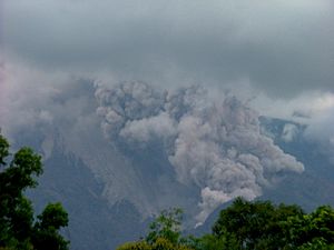 Archivo:Merapi pyroclastic flows