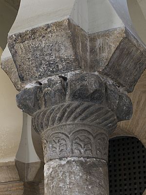 Archivo:Mezquita de Bab al-Mardum (Toledo). Capitel
