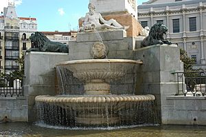 Archivo:Monumento a Felipe IV (Madrid) 04