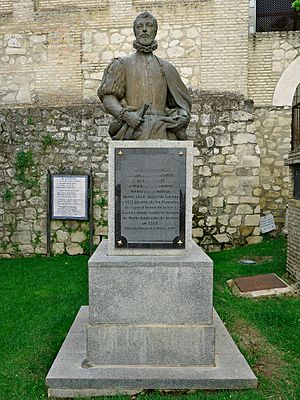 Archivo:Monumento a Luis Fernández de Córdoba y Pacheco (Lucena)