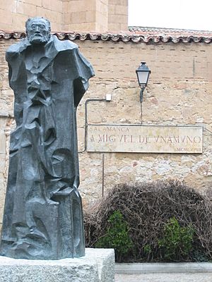 Archivo:Monumento a Unamuno en Salamanca