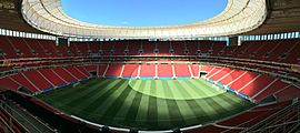 Archivo:Na véspera da estreia, delegações olímpicas de futebol visitam o Mané Garrincha (28132432274)