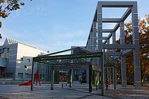 Archivo:Nagoya City Art Museum01-r