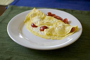 Archivo:Omelette with butter and tomatoes