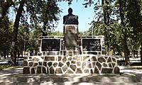 Archivo:Parque Brasil (Limache) - Monumento a Bernardo O'Higgins