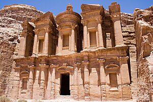 Archivo:Petra Monastary