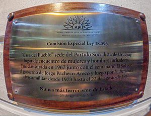 Archivo:Placa en Casa Del Pueblo