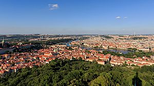 Archivo:Prague 07-2016 View from Petrinska Tower img1