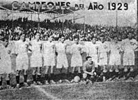 Archivo:Primer equipo campeón de Universitario de Deportes