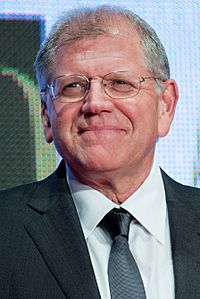 Archivo:Robert Zemeckis "The Walk" at Opening Ceremony of the 28th Tokyo International Film Festival (21835891403) (cropped)