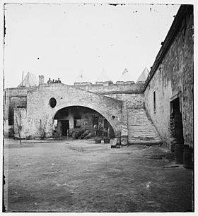 Archivo:St. Augustine, Florida. Interior view of Fort Marion LOC cwpb.03322