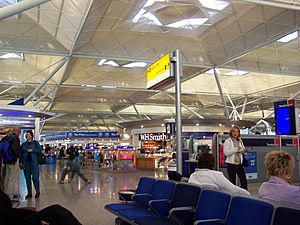 Archivo:Stansted Airport (230046705)