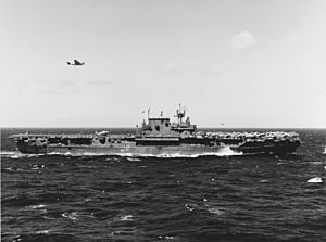 Archivo:USS Enterprise (CV-6) underway at sea on 22 November 1943