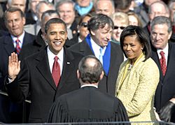 Archivo:US President Barack Obama taking his Oath of Office - 2009Jan20